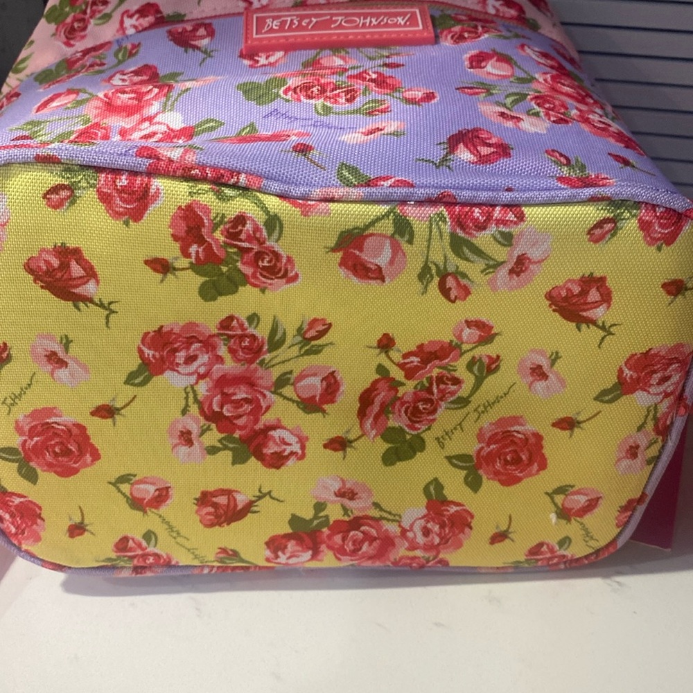 Betsey Johnson Floral Design 6 pack Cooler/Lunch Tote. Dual Handles - Picture 3 of 8